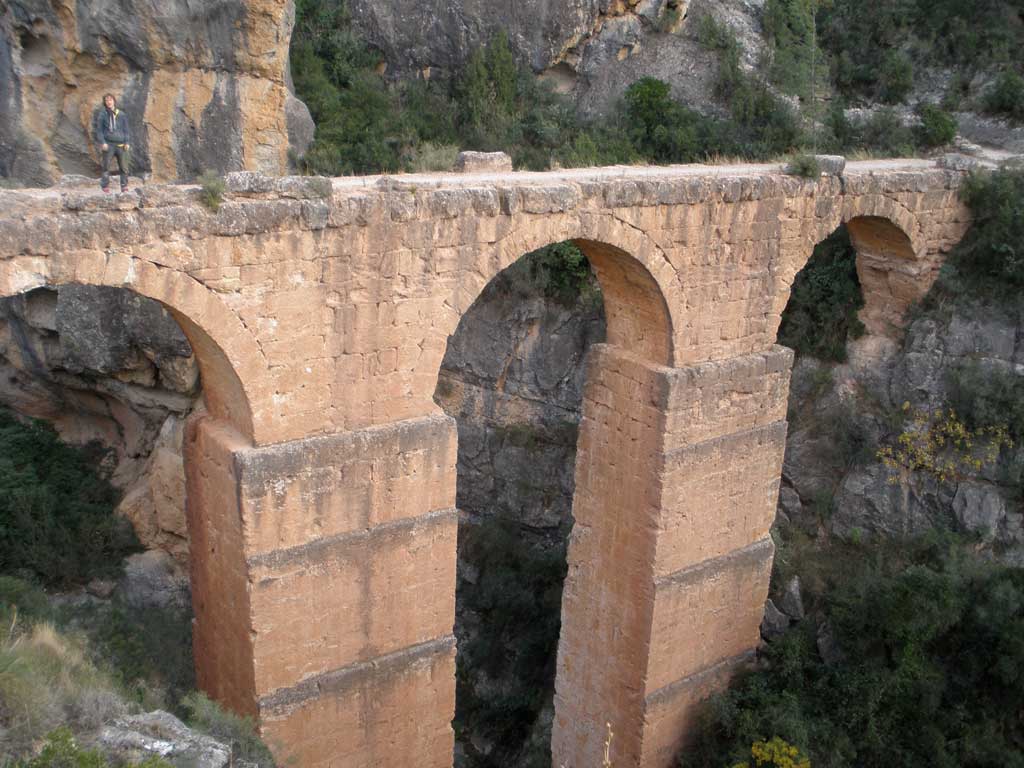 3-Roman-Aquaduct-w